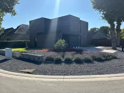 a house with a garden in front of it at Modern, child-friendly country house