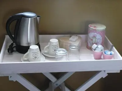 a white table with a coffee maker and cups on it at B&B Kamer en Aambeeld in Zoutleeuw