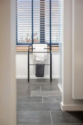 a room with a table and a window at Huys van Haeghe in Zoutleeuw