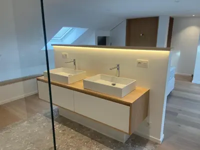 a bathroom with two sinks and a mirror at Atelier Cosy in Pepinster