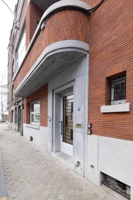 a brick building with a door on the side of it at Theodore Schwann - duplex centre de Liège in Liège