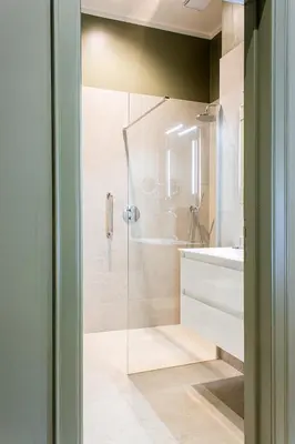 a bathroom with a glass shower and a sink at B&B Kasteelhoeve de Kerckhem in Wijer