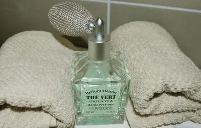 a bottle of mouthwash sitting on top of a towel at Holiday Home Kinrooi I in Kinrooi