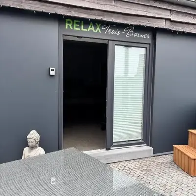 Relax Trois Bornes - De Grenspost