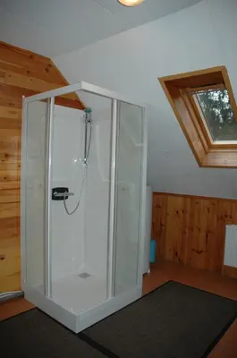 a glass shower in a room with a ceiling at Dortoirs Le Domaine in Bilstain