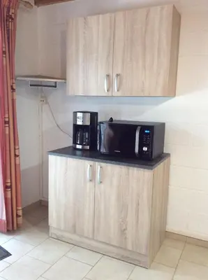 a microwave sitting on top of a counter in a kitchen at Le Domaine Appartements in Bilstain