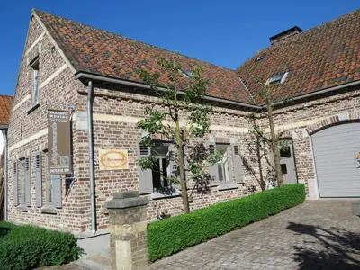a brick house with a garage at d'Uyterwaerde in Leut