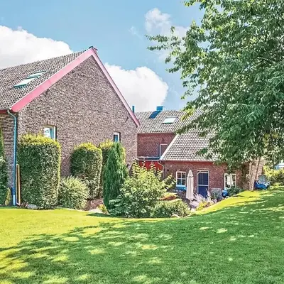 Seven-Bedroom Holiday Home In Remersdaal