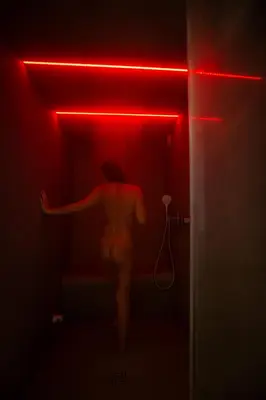 a naked woman in a room with a red light at Wellness Hasselt B&B in Hasselt