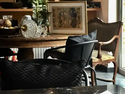 a room with two chairs and a table with a laptop at Kirisavan Bed&Breakfast in Borgloon