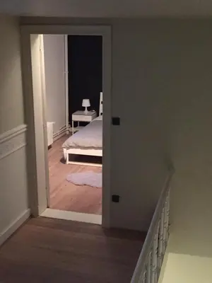 a hallway with a door leading to a bedroom at Hollandia City Distillery in Hasselt