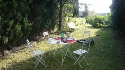 a table and chairs sitting in the grass at W'allons nous dormir in Liège