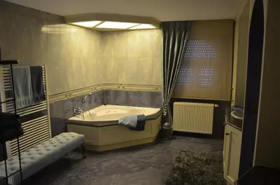 a bathroom with a tub and a sink at B&B Serenity in Pelt