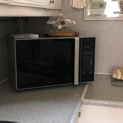 a microwave oven with a bowl on top of it at Chalet 2Relax in Zutendaal