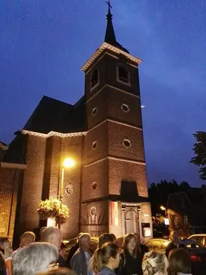 a group of people standing in front of a church at Vakantiewoning Bij de Jep in Bilzen