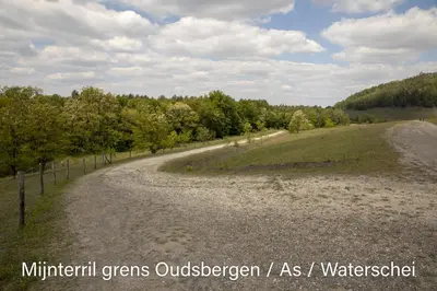 a gravel road in the middle of a field at Vakantiewoning Heidebos in het Nationaal Park Hoge Kempen in Het Laar