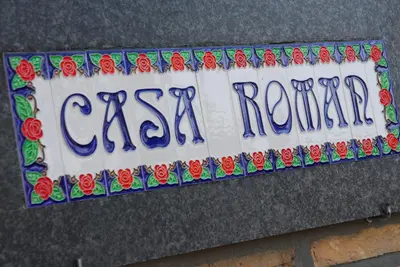 a cake with the words crash radio on it at B&B Casa Roman & Vakantiewoning voor 1 pers tot max 32 personen in Zonhoven