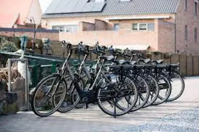 a row of bikes parked next to each other at B&B Casa Roman & Vakantiewoning voor 1 pers tot max 32 personen in Zonhoven