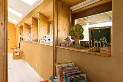 a classroom with a chalkboard and a window and books at StroEnzo - RUIME LOFT - 5P - 2SLPK - DAKTERRAS - LAADPAAL - 10MIN Maastricht in Riemst