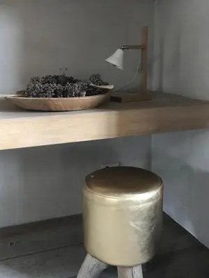 a gold stool sitting on a wooden shelf with a bowl at Moka & Vanille in Heusden - Zolder