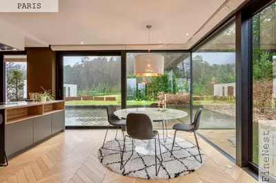 a dining room with a table and chairs and large windows at Résidence de 3 appartements luxueux - 2 ch x 3 - 