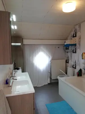 a bathroom with two sinks and a tub and a bath tub at CASA Victoria in Kuringen