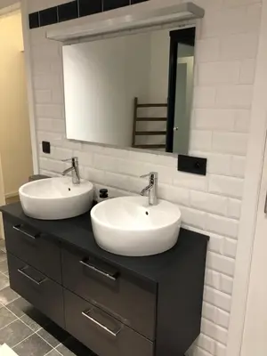 a bathroom with two sinks and a mirror at De Konik in Uikhoven