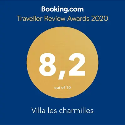 a yellow circle with the number eight and the text travelling review awards at Les charmilles in Chaudfontaine