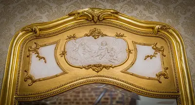 a gold picture frame hanging on a wall at Logies Mario in Tongeren
