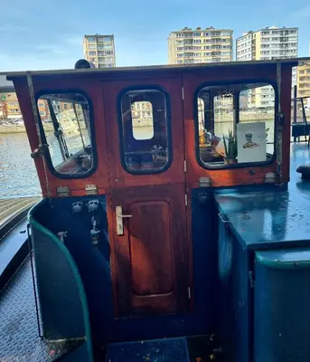 a wooden door on a boat in the water at La Cabine du Capitaine in Liège