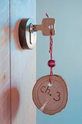 a tag hanging from a toilet paper roll at Un air de bourlingueurs in Pepinster