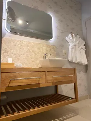 a bathroom with a sink and a mirror at B&B Bloonwinning in Hasselt