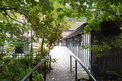 a walkway leading up to a building with a fence at Vakantie Logies de Kleine Motte in Sint-Truiden