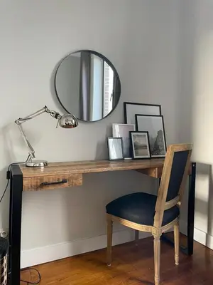 a desk with a mirror and a chair at Rue Haute by M&M 4 sterren bed en breakfast vlakbij Maastricht in Eben-Emael