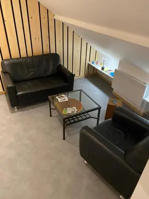a living room with a couch and a coffee table at Une Chambre à Foyr ? in Jalhay