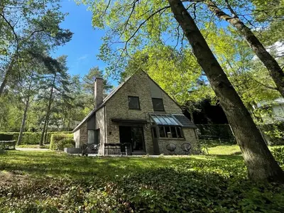 an old stone house in the middle of a field at Sterrenheide in Heusden - Zolder
