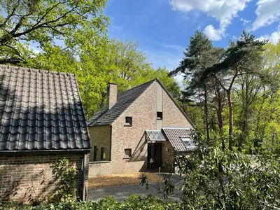 an old brick house with a roof at Sterrenheide in Heusden - Zolder