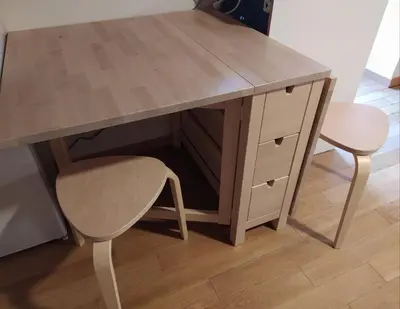 a wooden desk with a stool and a table and chair at Wonderwall in Houthalen-Helchteren