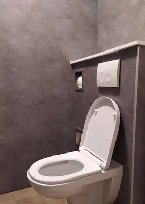 a bathroom with a white toilet in a room at Wonderwall in Houthalen-Helchteren