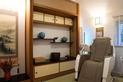 a salon with a chair in a room at 1 Bed Villa - Sleeps 2 - Garden - Parking - Wifi in Grote-Brogel