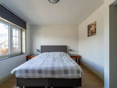 a bedroom with a bed and a window at Secretarishuis in Peer