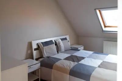 a bedroom with a bed and a window at Glabbeek-hoeve in Geetbets