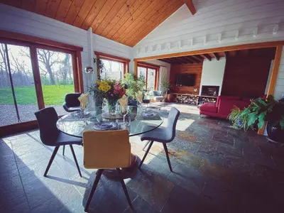 a dining room with a glass table and chairs at Nîdwazô - Ecolodge & Maison d'hôtes in Trooz