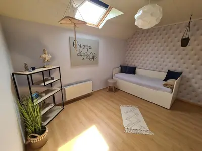 a small living room with a couch and a window at Prinsheerlyck in As