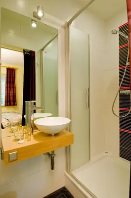 a bathroom with a sink and a shower at De Zilveren Helm in Halen