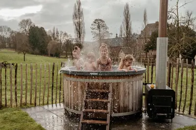 a group of children playing in a fountain at SINTPIETER18 @Lo-Ghis vakantiewoning in Voeren