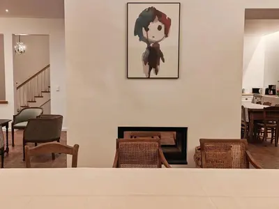 a living room with a painting on the wall at Hoeve Luitenant Halleux in Linter