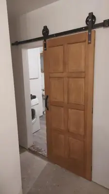 a sliding door in a room with a kitchen at 'T boshuisje in Oudsbergen