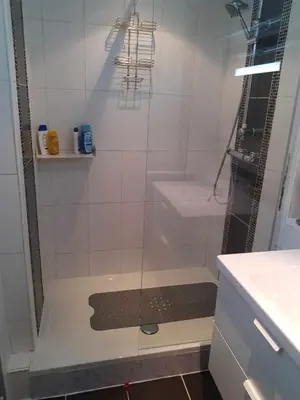 a shower with a glass door in a bathroom at Agréable maison avec cour à 10min de Liège in Herstal