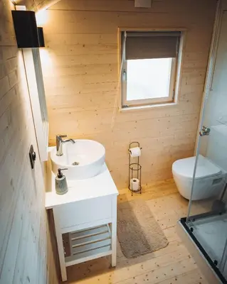 a bathroom with a sink and a toilet at Glamping Limburg - nabij Nationaal Park Hoge Kempen in Kinrooi
